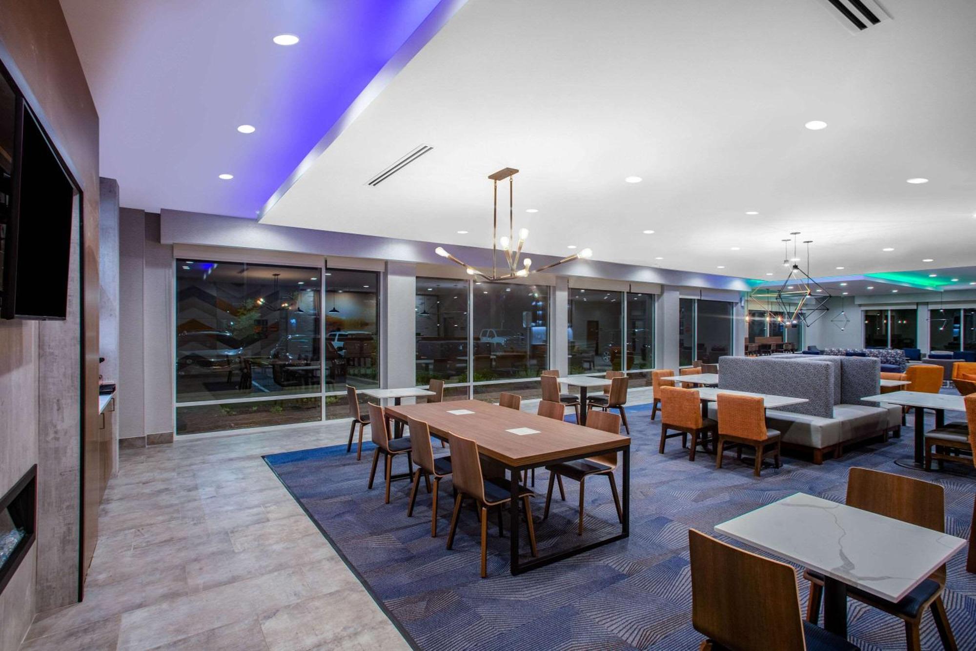 La Quinta Inn & Suites By Wyndham Oxford Ngoại thất bức ảnh